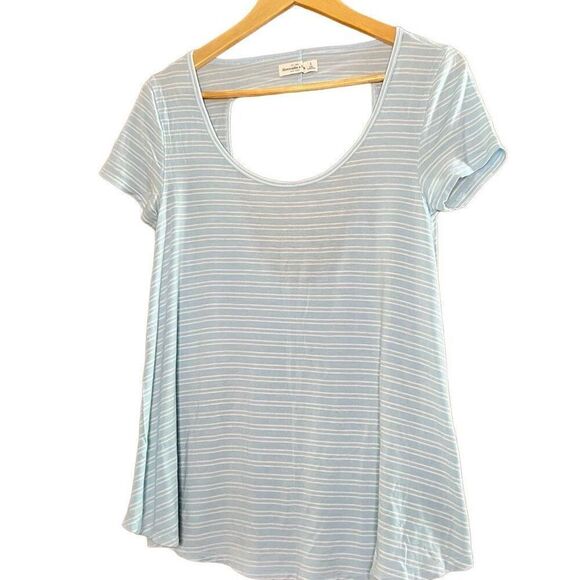 NWOT - S - Abercrombie & Fitch Blue Striped t-shirt - Picture 1 of 5